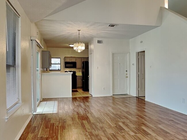 Building Photo - 1012 Garden Trail