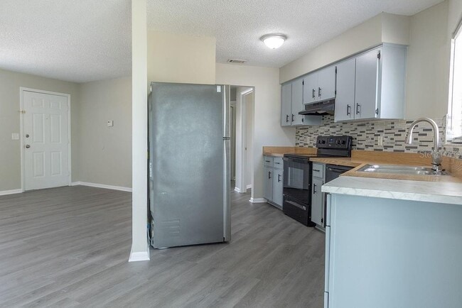 Building Photo - 3100 Mandeville St