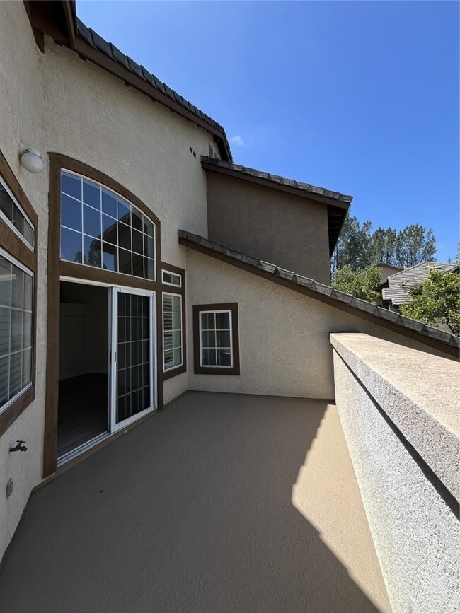 Building Photo - 6 Mansera Pl