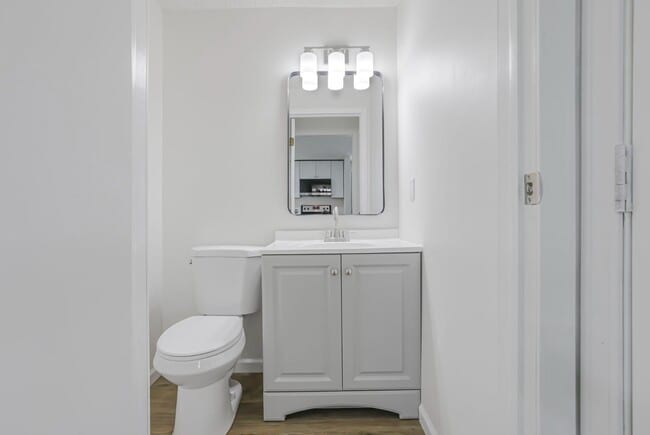 Building Photo - 874 Hilton Dr