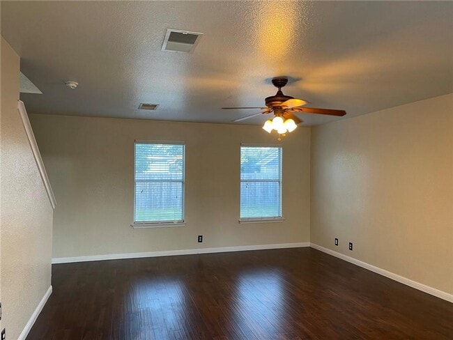 Building Photo - 102 Brentwood Dr