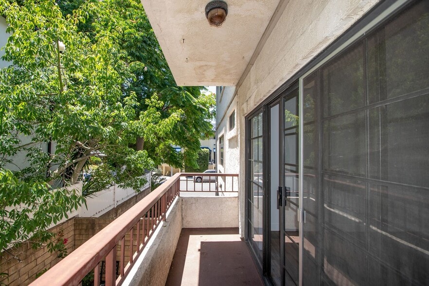 Building Photo - 11594 Moorpark St