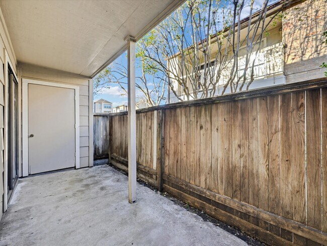 Building Photo - 2120 Wilcrest Dr