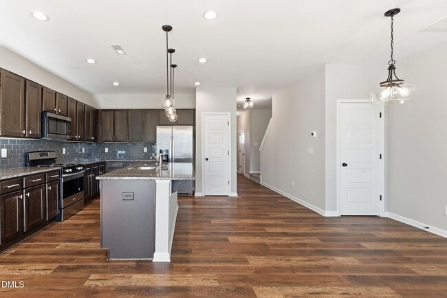 Building Photo - 759 Putney Hl Rd