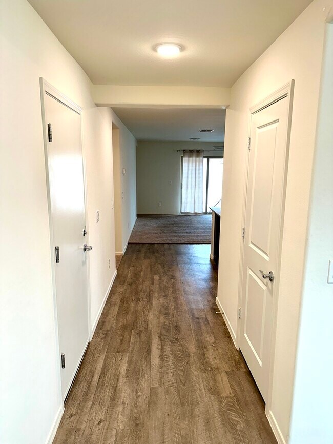 Building Photo - 1556 Demain Dr