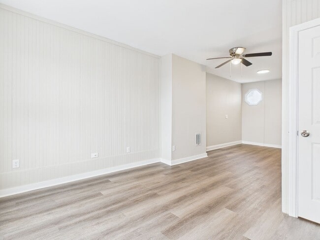 Building Photo - Spacious 4 Bedroom Single Family on Susquehanna St with Off Street Parking