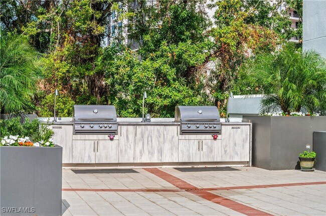 Building Photo - 7515 Pelican Bay Blvd