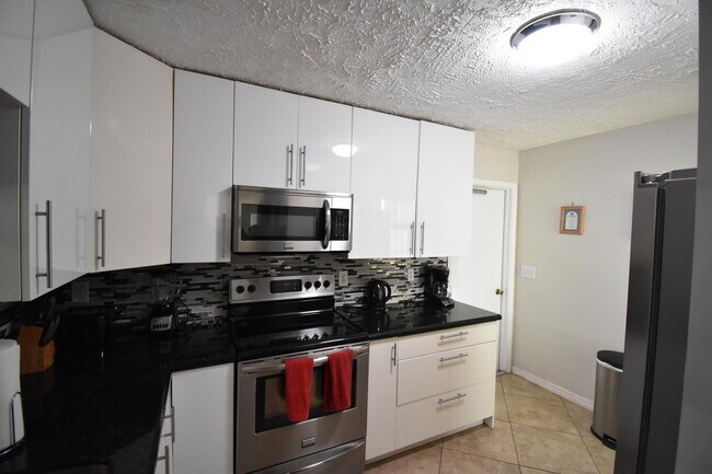 Building Photo - 9426 Southampton Pl