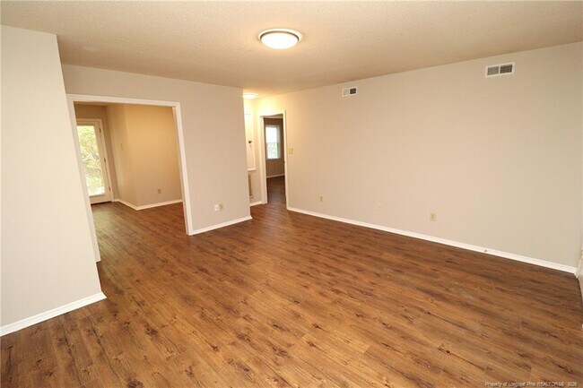 Building Photo - 3905 Lexington Dr