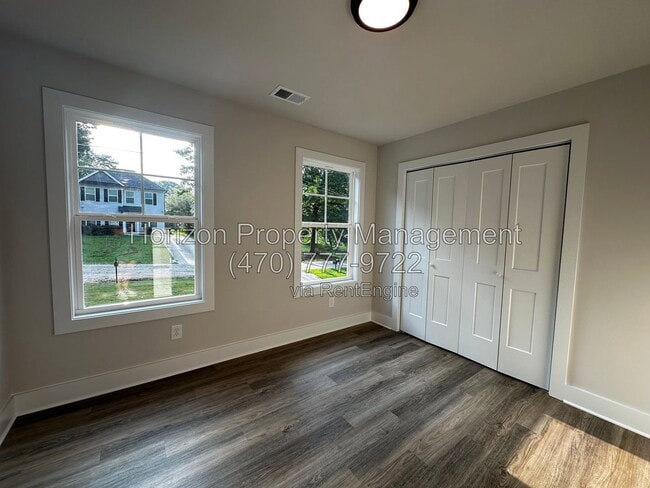 Building Photo - 2674 Fairlane Dr