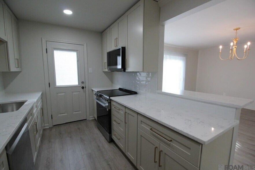 Building Photo - 10111 Jefferson Hwy