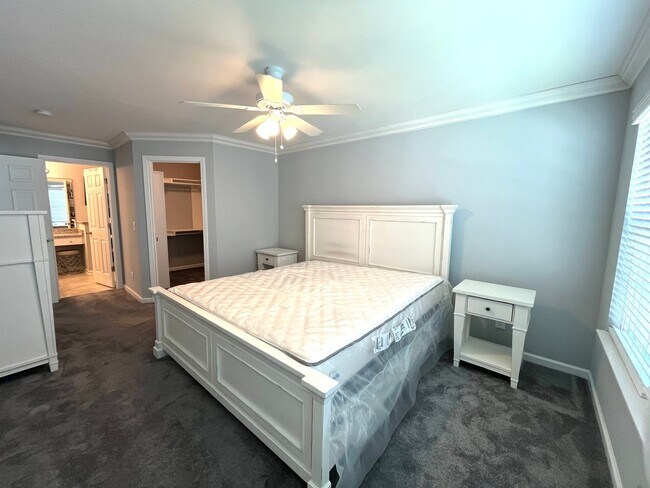 Building Photo - Remodeled 2 Bedroom, 2 Bath Furnished Cond...