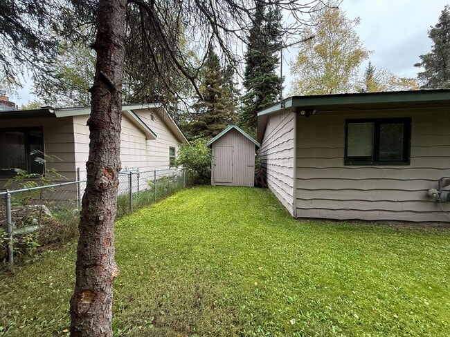Building Photo - 6949 Windsor Pl