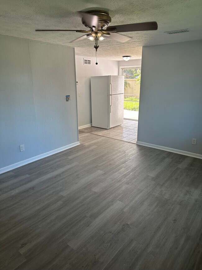 Building Photo - 288 Mercury Dr