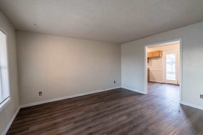 Building Photo - 3 Bed | 1.5 Bath in East Tulsa!