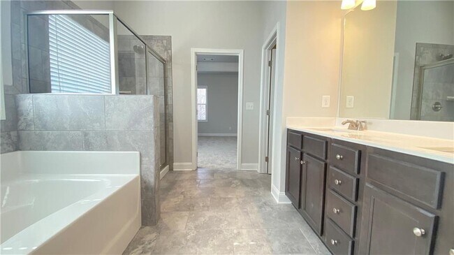 Building Photo - 4570 Silver Oak Dr SW