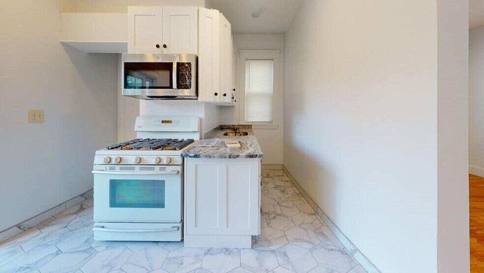 Building Photo - 202 Baker St