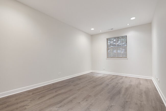 Building Photo - 537 E Shag Bark Ln