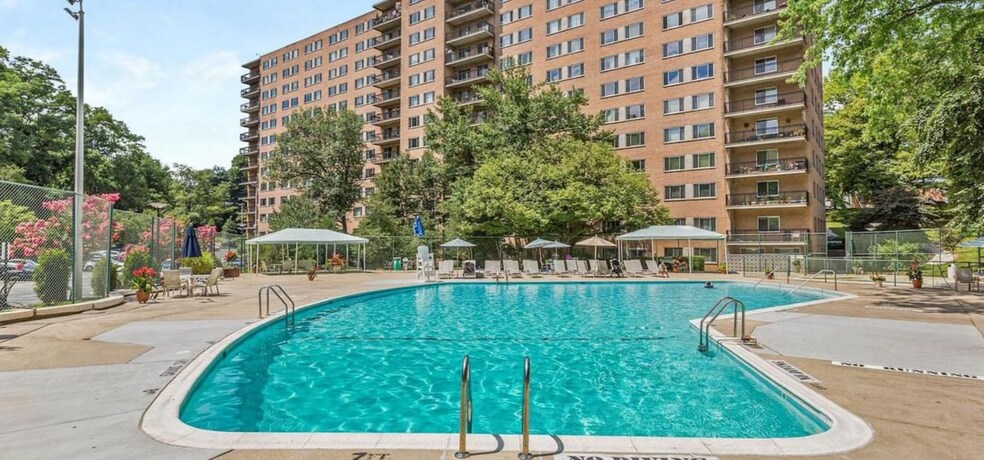 Private building pool - 1900 Lyttonsville Rd