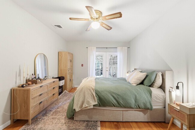 Building Photo - 62 Monroe St