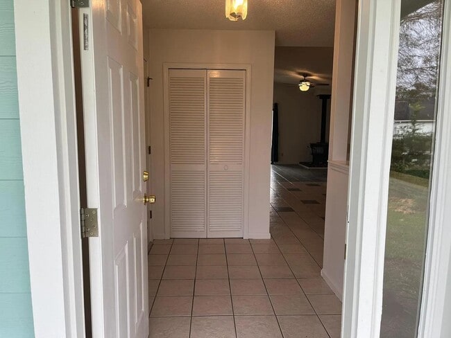 Building Photo - 224 Vista Grande Dr