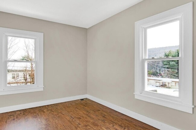 Building Photo - Coming Soon! Beautiful 3 Bedroom, 1.5 Bath...