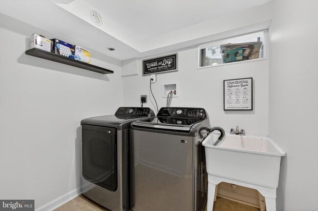 Building Photo - 3004 Marshall St