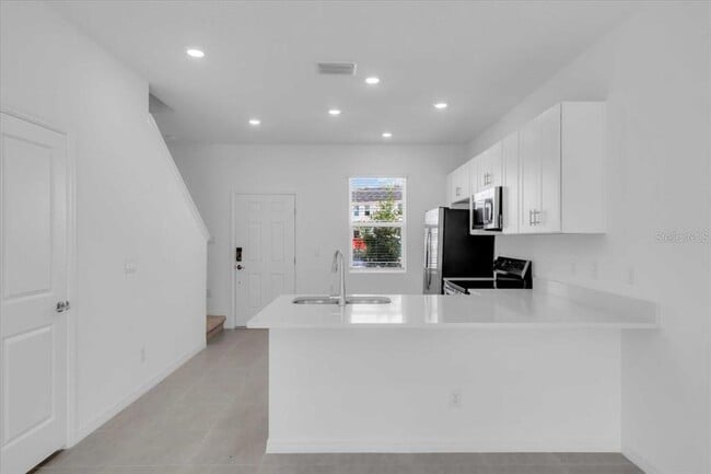 Building Photo - 16550 San Nicola Pl