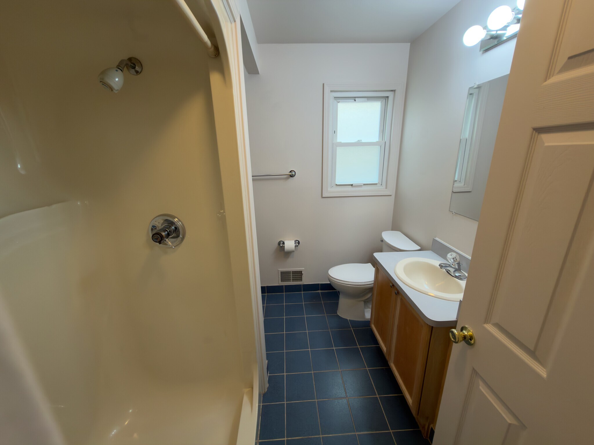 Building Photo - 846 Beaconsfield Ave