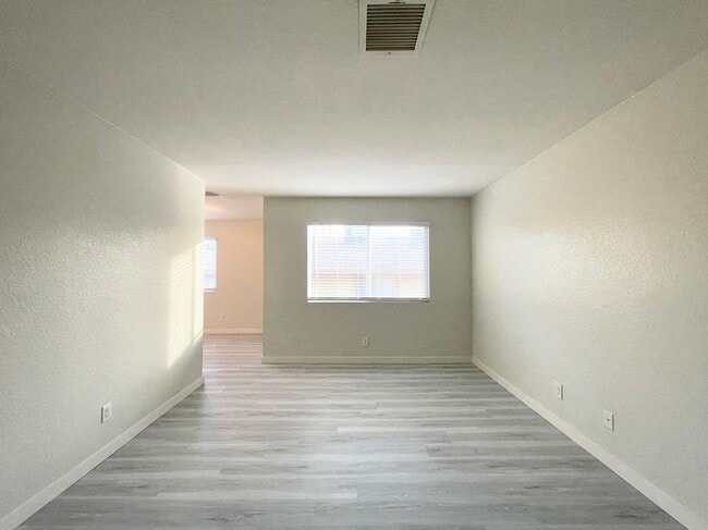 Building Photo - Gated Community Condo