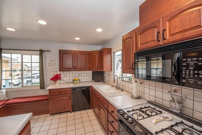 Building Photo - Upgraded Single Family Home in Allied Gard...