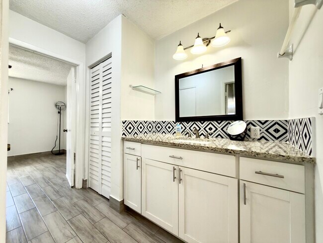 Building Photo - 6507 Winfield Blvd