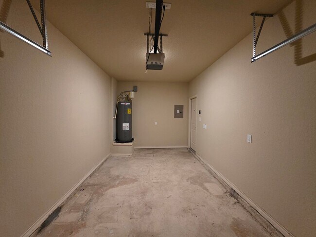 Building Photo - 6838 Lakeview Dr.