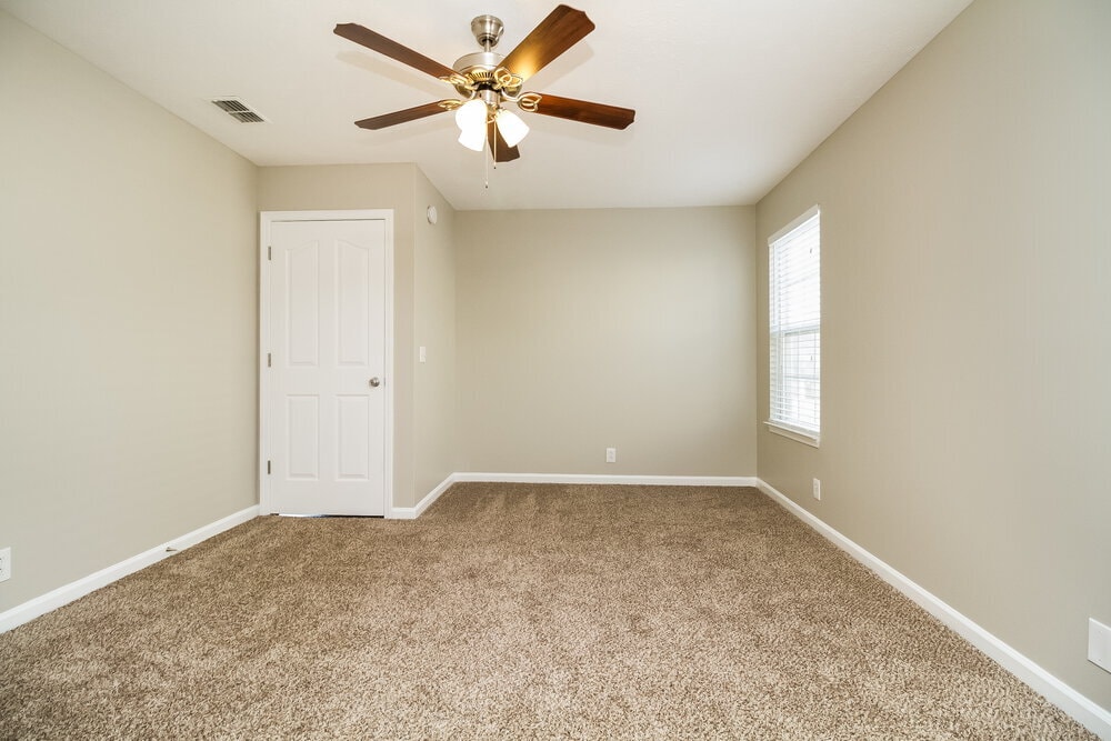 Building Photo - 3048 Roscommon Dr