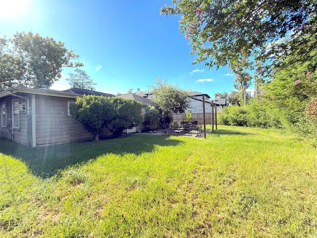 Building Photo - 1434 Glourie Dr