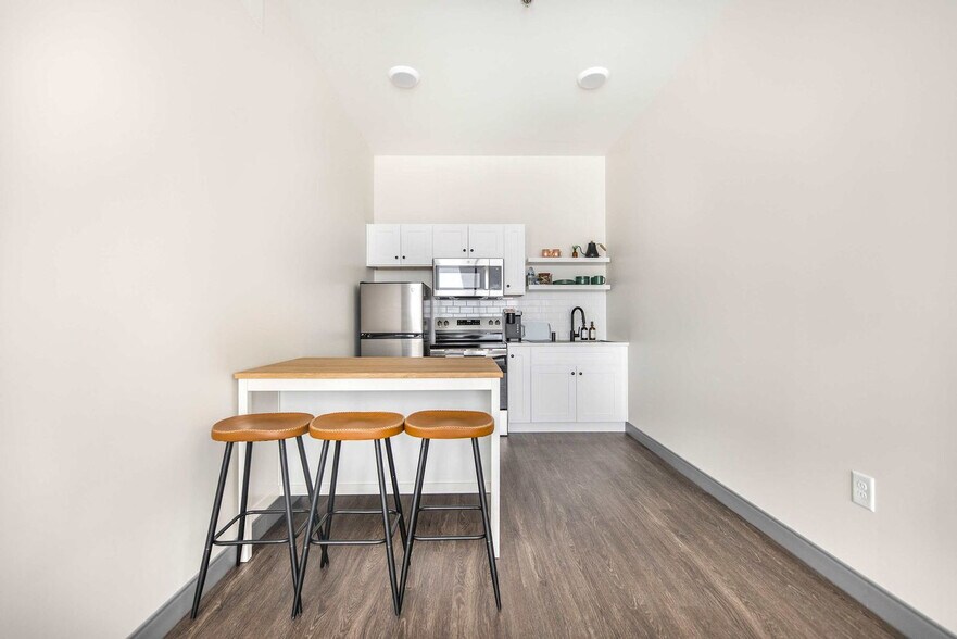 Building Photo - 781 Spring St