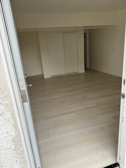 studio - 4929 W 118th Plz