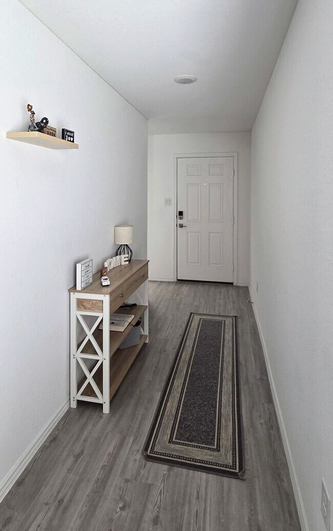 Building Photo - MOVE IN SPECIAL 50% Off 1st Month Rent Northwest San Antonio Waterwheel Home