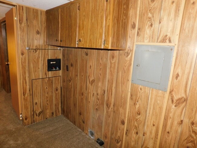 Building Photo - 358 White Oak Dr