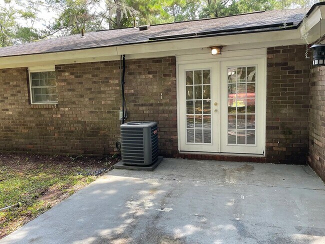 Building Photo - Charming 3BR Brick Home near Sandfly with Fully Fenced Backyard