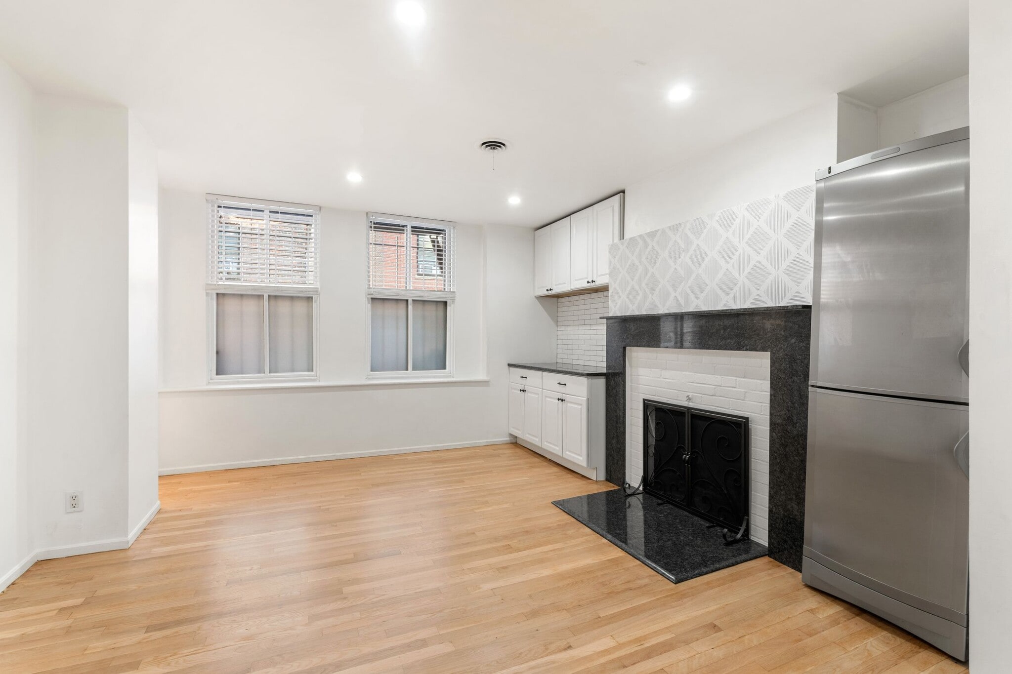 Building Photo - 103 Marlborough St