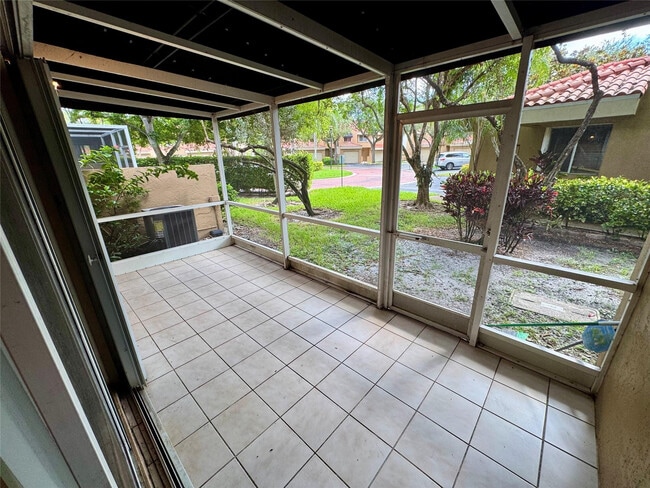 Building Photo - 604 N University Dr