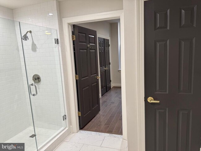 Building Photo - 413 Stuart Cir