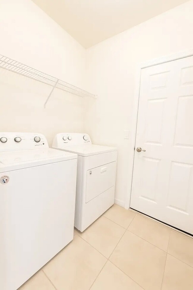 Building Photo - 211 NE 20th St