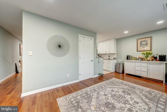 Building Photo - 300 Reneau Way