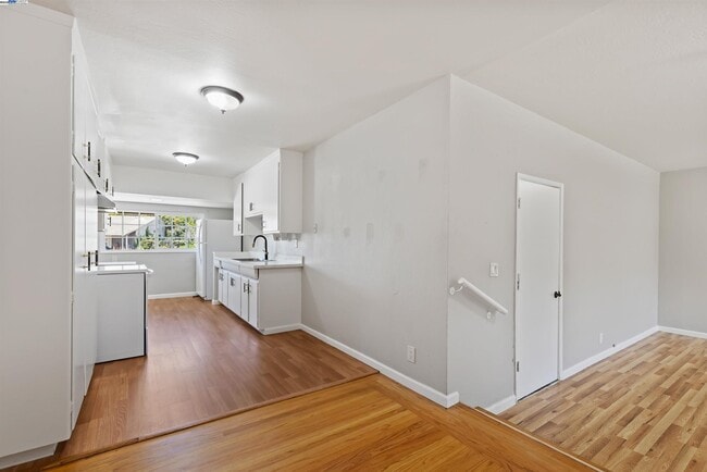 Building Photo - 666 Bluefield Ln