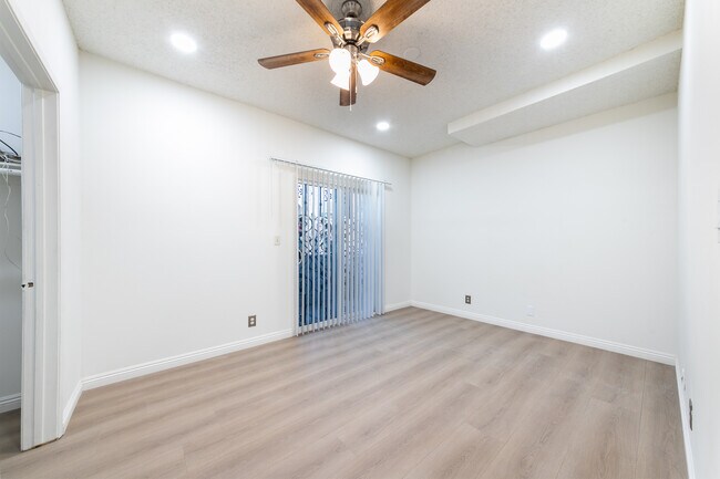 Building Photo - 1138 Grand View S St