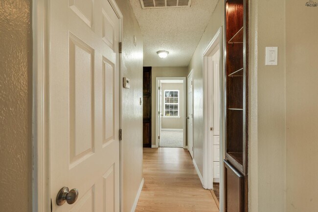 Building Photo - 5115 Kingston Dr