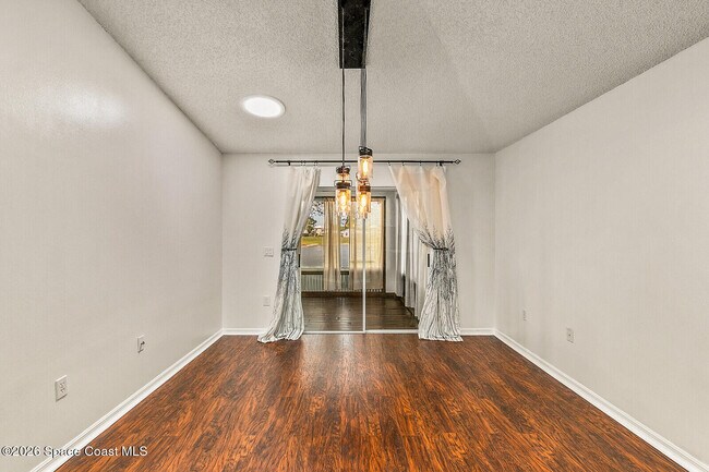 Building Photo - 2152 Spring Creek Cir