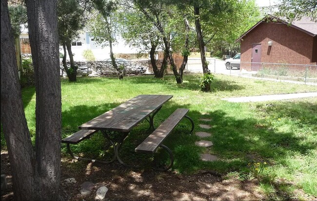 Building Photo - Ground-Level 1 Bed with Front Patio – Walk...